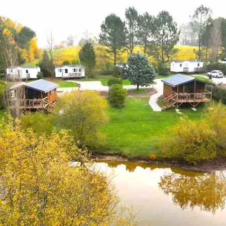 Kamp alanı 30m² Avec Terrasse Et Coffre-fort - Api-1-52-557 Le Fouilloux