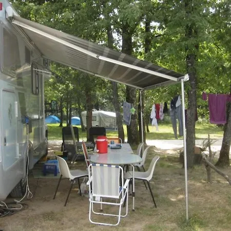 مكان تخييم 30m² Avec Terrasse Et Coffre-fort - Api-1-52-557