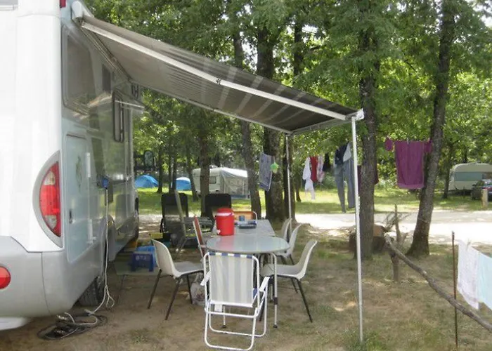 Camping 30m² Avec Terrasse Et Coffre-fort - Api-1-52-557