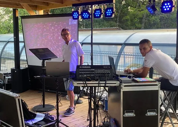 30m² Avec Terrasse Et Coffre-fort - Api-1-52-557 Camping