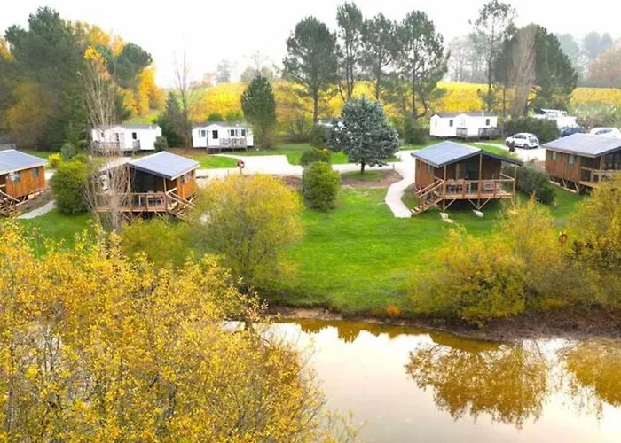 Camping 30m² Avec Terrasse Et Coffre-fort - Api-1-52-557 Le Fouilloux